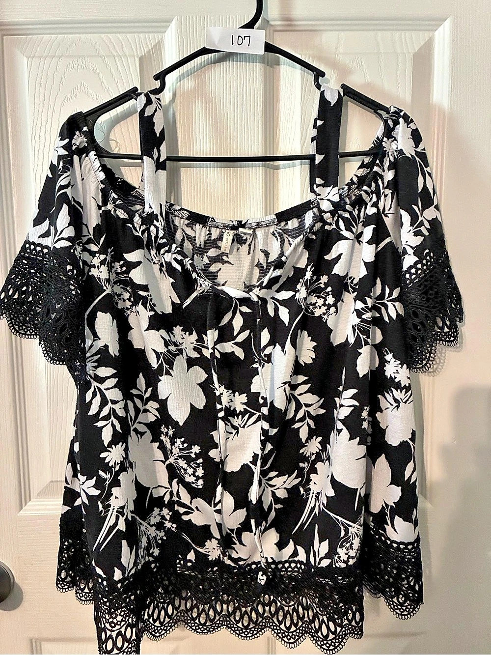 Cato Floral Lace Trim Blouse in Black & White Size XL Like New